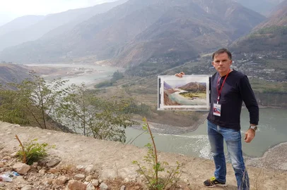 Antonio Giacomin na China, em encontro de aquarelistas, a convite do governo chinês