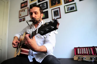  CAXIAS DO SUL, RS, BRASIL, 27/09/2017 - O violonista e harmonicista caxiense Ricardo Biga, que no dia 1º de outubro lança o seu primeiro CD solo, Simple. (Marcelo Casagrande/Agência RBS)