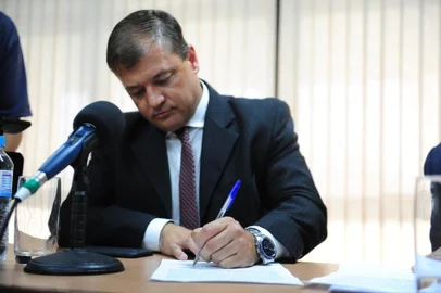  Caxias do Sul, RS, Brasil. Comissão Processante do Pedido de Impeachment do prefeito Daniel Guerra.  sessão presidida por Édio Eloi Frizzo, ouve  Luiz Eduardo Caetano, secretário de governo. Presente o advogado Heron Fagundes. NA FOTO, JULIOI CESAR  FREITAS AO ENCERRAMENTO DE SUA OITIVA.(Roni Rigon/Pioneiro).