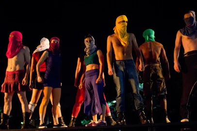 Cena da peça de teatro Cidade Proibida