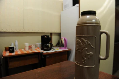  CAXIAS DO SUL, RS, BRASIL (07/03/2018) Vereador Arlindo Bandeira economiza café do Legislativo Caxiense e adquire uma cafeteira própria.
