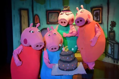 Peppa Pig e o Aniversário de George , peça em cartaz no Teatro Escola Zé Rodrigues , em Porto Alegre. Programinha. Roteiro