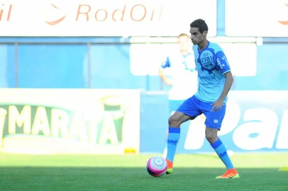  CAXIAS DO SUL, RS, BRASIL 09/03/2018Time do SER Caxias treina no estádio Centenário em Caxias do Sul para enfrentar o Cruzeiro fora de casa pela 12ª rodada do Gauchão. Na foto: O volante Gilson. (Felipe Nyland/Agência RBS)