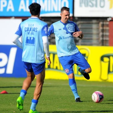  CAXIAS DO SUL, RS, BRASIL 09/03/2018Time do SER Caxias treina no estádio Centenário em Caxias do Sul para enfrentar o Cruzeiro fora de casa pela 12ª rodada do Gauchão. Na foto: O zagueiro Jean. (Felipe Nyland/Agência RBS)