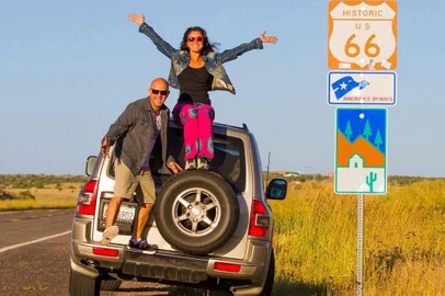 Os gaúchos Luciano Ferreira e Caína Giordani venderam tudo para se jogar em uma viagem de carro pelas Américas, no projeto Por la Carretera.