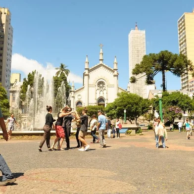 Cia Rústica propõe intervenção na Praça Dante Alighieri