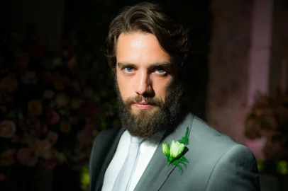 Foto para a coluna Sinal Aberto, Renato (Rafael Cardoso) jura vingança depois de ser desmascarado por Clara (Bianca Bin) na cerimônia de casamento dos dois. **FOTO EXCLUSIVA GZH