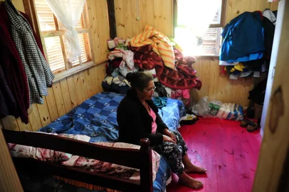  SÃO FRANCISCO DE PAULA, RS, BRASIL, 12/03/2018. Um ano depois do tornado que destruiu parte de São Francisco de Paula, visitamos a cidade para conferir a situação de moradores que sofreram com a tragédia. Soeli Gomes de Freitas, 57, dona de casa, é mãe de Claudemir Gomes de Freitas, 24, única vítima fatal do vendaval. (Diogo Sallaberry/Agência RBS)