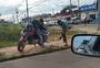 Malabarista que ganhou tênis enquanto trabalhava é aprovado em vestibular