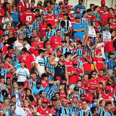  PORTO ALEGRE, RS, BRASIL, 01-03-2015 - Campeonato Gaúcho 2015 - 8ª Rodada,  Internacional x Grêmio no Estádio Beira-Rio.(Foto:Diego Vara/Agência RBS)Torcida mista