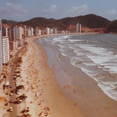  CAXIAS DO SUL, RS, BRASIL (16/02/2018). Caxienses em Balneário Camboriú. O empresário caxiense Glacir Dall Onder registrou evolução urbana do Balneário Camboriú desde a década de 1970.  NA FOTO, DEZEMBRO DE 1979.   (Roni Rigon/Pioneiro).