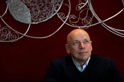  PORTO ALEGRE, RS, BRASIL, 03-06-2016. Entrevista com Leandro Karnal é um historiador brasileiro, para a sessão Com a Palavra. Atualmente professor da Universidade Estadual de Campinasna área de História da América. Foi também curador de diversas exposições, como A Escrita da Memória, em São Paulo, tendo colaborado ainda na elaboração curatorial de museus, como o Museu da Língua Portuguesa em São Paulo.[5] Graduado em História pela Universidade do Vale do Rio dos Sinos e doutor pela Universidade de São Paulo,[6] Karnal tem publicações sobre o ensino de História, bem como sobre História da América e História das Religiões. (FOTOS: ANDERSON FETTER/AGÊNCIA RBS)Indexador: Anderson Fetter