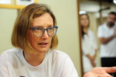  CAXIAS DO SUL, RS, BRASIL (16/03/2018) Deputada Maria do Rosário visita Caxias do Sul. No Legislativo, é recebida por Alberto Meneguzzi e Denise Pessoa. Na ocasião, ouve as  voluntárias Sheron Cavalheiro de Lima, Adriele Catarina Gomes e Renata Aparecida Gomes Reimboski que fazem as busca de Nayara Soares Gomes.(Roni Rigon/Pioneiro).