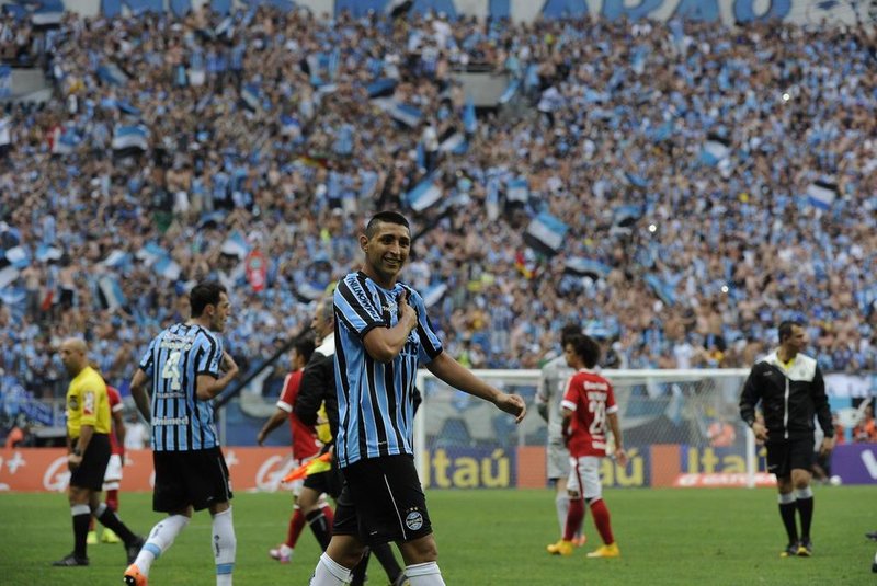  PORTO ALEGRE, RS, BRASIL, 09-11-2014: Grêmio e Inter se enfrentam pelo GRE-NAL 403, na Arena do Grêmio, pela 33ª rodada do Brasileirão.(FOTO:MARCELO OLIVEIRA /AGÊNCIA RBS)