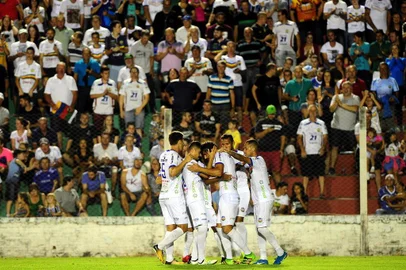  VERANÓPOLIS, RS, BRASIL, 18/03/2018. Veranópolis x São José, em partida de ida das quartas de finais do Gauchão 2018, no estádio Antonio David Farina. (Diogo Sallaberry/Agência RBS)