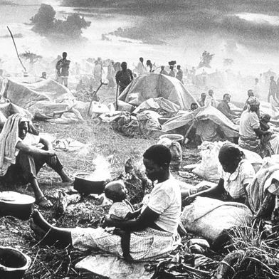 Fotos do livro Êxodos - Retratos, do fotógrafo brasileiro Sebastião Salgado. No detalhe, refugiados de Ruanda em Benako, Tanzânia.#PÁGINA: 1#DEVOLVIDO: Fonte: Divulgação Fotógrafo: Sebastião Salgado Data Evento: 00/00/1994