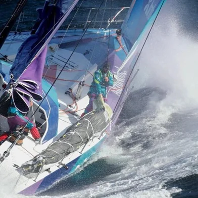 A equipe da brasileira Martine Grael, o time AkzoNobel disputa a Volvo Ocean Race 2017/2018.