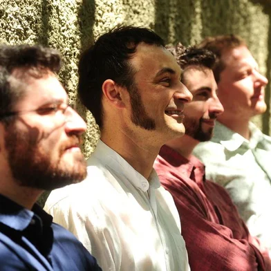  CAXIAS DO SUL, RS, BRASIL, 08/12/2017. Yangos, o quarteto de música instrumental formado em 2005 e composto pelos músicos César Casara, 38 anos (camisa branca e bombacha verde), Cristiano Klein, 31 anos (camisa verde clara e bombacha azul), Rafael Scopel, 33 anos, (camisa azul escuro) e Tomás Savaris, 33 anos (camisa vermelha), querem ser reconhecidos como representantes da música brasileira e não só regional ou instrumental. (Diogo Sallaberry/Agência RBS)