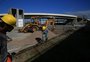 Após meses parada, obra da Copa recomeça com remoção de asfalto mal aplicado