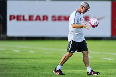  PORTO ALEGRE, RS, BRASIL, 19/03/2018- Treino do Inter que ocorreu na tarde desta segunda feira. Odair Hellmann. (FOTOGRAFO:ISADORA NEUMANN / AGENCIA RBS)