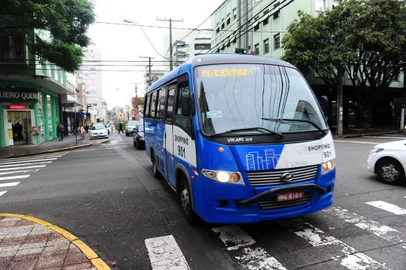  CAXIAS DO SUL, RS, BRASIL, 26/03/2018. Táxi-lotação - Começa a vigorar nesta terça feira a nova tarifa do transporte, que vai para R$ 3,60. (Porthus Junior/Agência RBS)