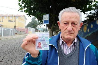  CAXIAS DO SUL, RS, BRASIL (27/03/2018). Abrelino Dal Bosco, da Associação dos Aposentados, luta para fazer vingar o direito dos idosos perante a utilização de ônibus gratuito. (Roni Rigon/Pioneiro).