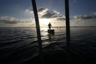  MOSTARDAS - RS - BR - 22.03.2018Última geração de pescadores da Lagoa do Peixe.Protásio Saraiva, pescador conhecido com "Tazinho", Acorda as 04:30 da madrugada para ir revisar as redes na pesca do camarão.FOTÓGRAFO: TADEU VILANI AGÊNCIA RBS