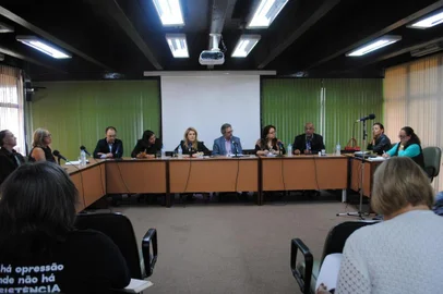 Vereadores de Caxias se reunem para discutir problema de alunos que estudam longe de casa. Adequar as linhas do transporte coletivo foi apontado como possível solução.