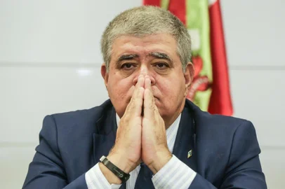  FLORIANOPOLIS, SC, BRASIL, 29/03/2018 - Ministro-chefe da Secretaria de Governo da Presidencia, Carlos Marun, veio a Florianopolis ofcializar a liberacao de R$ 100 mi para pagamento de divida da Uniao com o Estado de SC na Saude.Foto:  Ministro-chefe da Secretaria de Governo da Presidencia, Carlos MarunLocal: FlorianÃ³polisIndexador: Betina HumeresFonte: DiÃ¡rio Catarinense