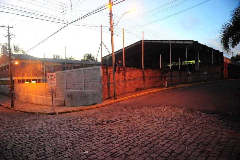  CAXIAS DO SUL, RS, BRASIL, 29/03/2018. Crianças são baleadas na saída de escola no bairro Kayser. (Porthus Junior/Agência RBS)