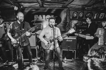 Banda Grandfúria lançando o disco O Sopro e o Momento no Paiol Espaço Nativo