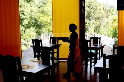  TRÊS COROAS, RS, BRASIL - 18-06-2014 - Perfil do chef do restaurante tibetano. Ogen Shak, artista plástico e chef tibetano. O restaurante é Espaço Tibet (FOTO: JÚLIO CORDEIRO/AGÊNCIA RBS)