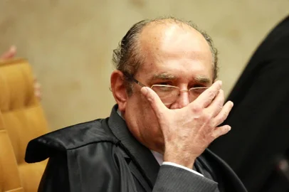 JULGAMENTO DO HABEAS CORPUS DO EX-PRESIDENTE LUIZ INÁCIO LULA DA SILVA PELO SUPREMO TRIBUNAL FEDERAL (STF).DF - JULGAMENTO-LULA-STF - POLÍTICA - Ministro Gilmar Mendes durante julgamento do habeas corpus do ex-presidente Luiz Inácio Lula da Silva, no Supremo Tribunal Federal (STF), nesta quarta-feira (4). No julgamento, cada um dos 11 ministros da Corte votará pela concessão ou pela rejeição do habeas corpus preventivo apresentado pela defesa de Lula com o objetivo de impedir a prisão do ex-presidente, condenado em janeiro a 12 anos e 1 mês de reclusão pelo Tribunal Regional Federal da 4ª Região (TRF-4). 04/04/2018 - Foto: FáTIMA MEIRA/FUTURA PRESS/FUTURA PRESS/ESTADÃO CONTEÚDOEditoria: POLÍTICALocal: BRASÍLIAIndexador: FáTIMA MEIRAFotógrafo: FUTURA PRESS