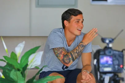  PORTO ALEGRE, RS, BRASIL, 05/04/2018 -- Luis Manuel Seijas, jogador do Inter que esta treinando em separado no CT Alvorada. Entrevista ocorreu na casa do jogador.(FOTOGRAFO: JEFFERSON BOTEGA / AGENCIA RBS)