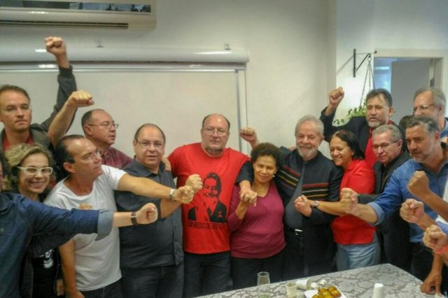 Lideranças partidárias apoiam Lula em São Bernardo do Campo Lideranças partidárias apoiam Lula em São Bernardo do Campo