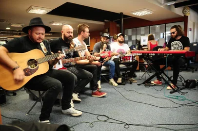 CAXIAS DO SUL, RS, BRASIL, 06/04/2018. Banda Blackbirds faz apresentação no Pioneiro, às vésperas da gravação de seu DVD em Bento Gonçalves. (Diogo Sallaberry/Agência RBS)