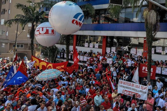 FOTOS: em São Bernardo do Campo, apoiadores de Lula estão em frente ao  Sindicato dos Metalúrgicos do ABC | GZH