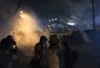 Bombas de efeito moral dispersam manifestantes em frente à PF de Curitiba