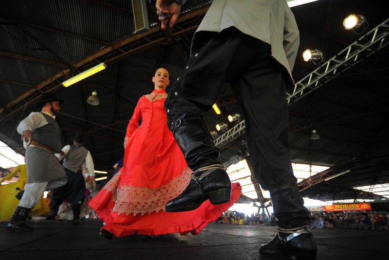  CAXIAS DO SUL, RS, BRASIL 08/04/2018Festival de danças Campos dos Bugres nos pavilhões da Festa da Uva em Caxias do Sul. (Felipe Nyland/Agência RBS)