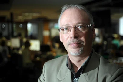  CAXIAS DO SUL, RS, BRASIL 16/11/2015Marcos Fernando Kirst lança livro a Sombra de Clara. (Felipe Nyland/Agência RBS)Indexador: Felipe Nyland                   