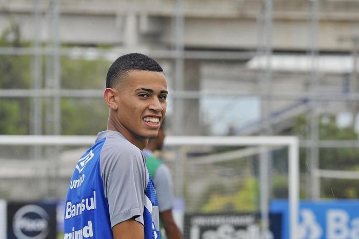 Patrick reconquista espaço e volta a aparecer no elenco principal do Grêmio