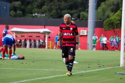 Neilton, meia-atacante do Vitória