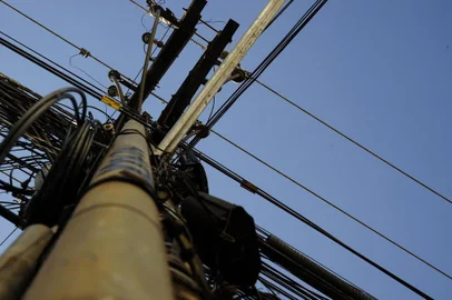  CAXIAS DO SUL, RS, BRASIL, 22/07/2016 - A rede elétrica da cidade é um emaranhado de fios. (MARCELO CASAGRANDE/AGÊNCIA RBS)