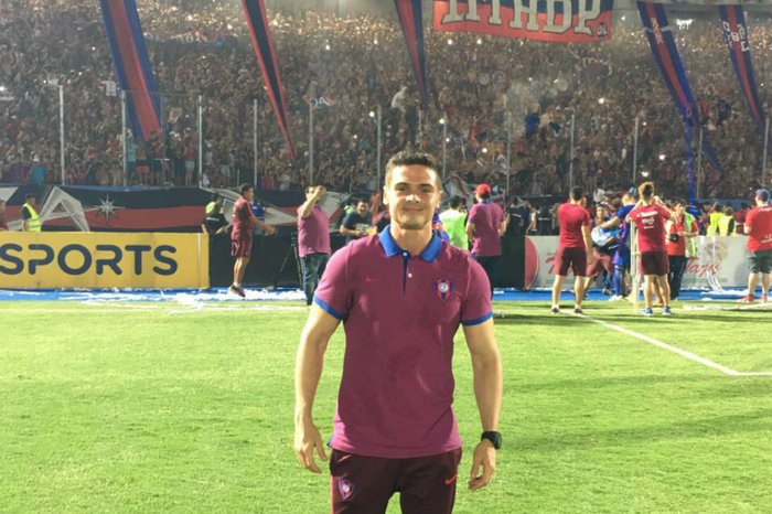 Gremista, jovem e de seleção: conheça o gaúcho da comissão técnica do Cerro Porteño