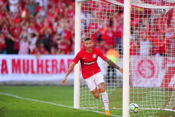 Em jogo de lances polêmicos, Inter e Bahia empatam em 2 a 2 no Beira-Rio