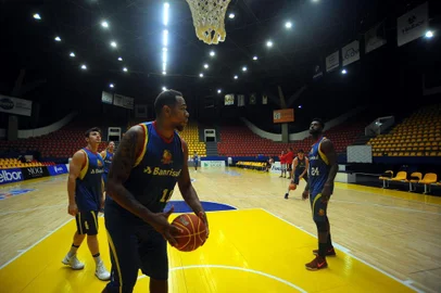  MOGI DAS CRUZES, SP, BRASIL 17-04-2018Treino do Caxias Basquete em Mogi das Cruzes antes de enfrentar o Mogi pelo segundo Jogo das Quartas de Final do NBB 10. Na foto o Pivô Marcão. (Felipe Nyland/Agência RBS)
