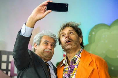Jorge Bevilácqua (Welder Rodrigues ) e João Canabrava (Tom Cavalcante) no último episódio da quinta temporada de Tá no Ar: a TV na TV.