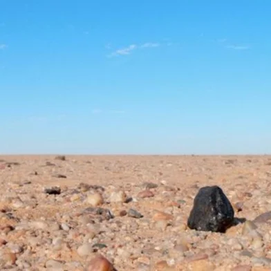 Em 7 de outubro de 2008, um asteroide invadiu a atmosfera da Terra e explodiu a uma altura de 37 quilômetros, sobre o deserto de Núbia, no norte do Sudão. Ele trazia diamantes.