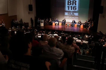  CAMAQUÃ,  RS, BRASIL, 20/04/2018 - Prefeituras da Zona Sul debatem sobre a duplicação da BR-116, em Camaquã. (FOTOGRAFO: CARLOS MACEDO / AGENCIA RBS)