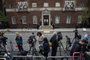  Members of the press set up outside the private Lindo Wing of St Marys Hospital, in central London on April 9, 2018, where Britains Catherine, Duchess of Cambridge is in labour.Catherine, the wife of Britains Prince William, was admitted to hospital in London on Monday in the early stages of labour, Kensington Palace announced. / AFP PHOTO / Daniel LEAL-OLIVASEditoria: HUMLocal: LondonIndexador: DANIEL LEAL-OLIVASSecao: imperial and royal mattersFonte: AFPFotógrafo: STR